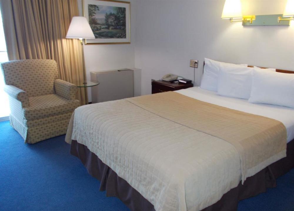 Americas Best Value Inn - Campus View Eau Claire Room photo