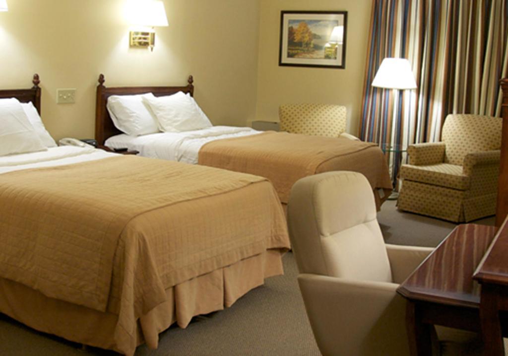 Americas Best Value Inn - Campus View Eau Claire Room photo