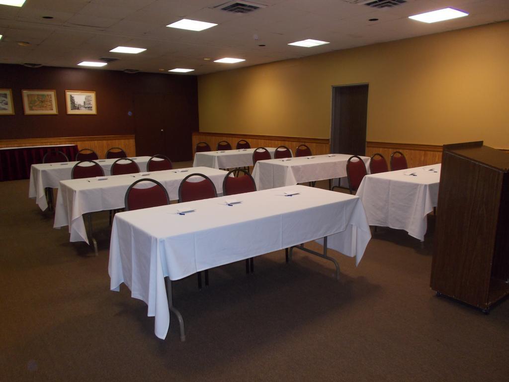 Americas Best Value Inn - Campus View Eau Claire Exterior photo