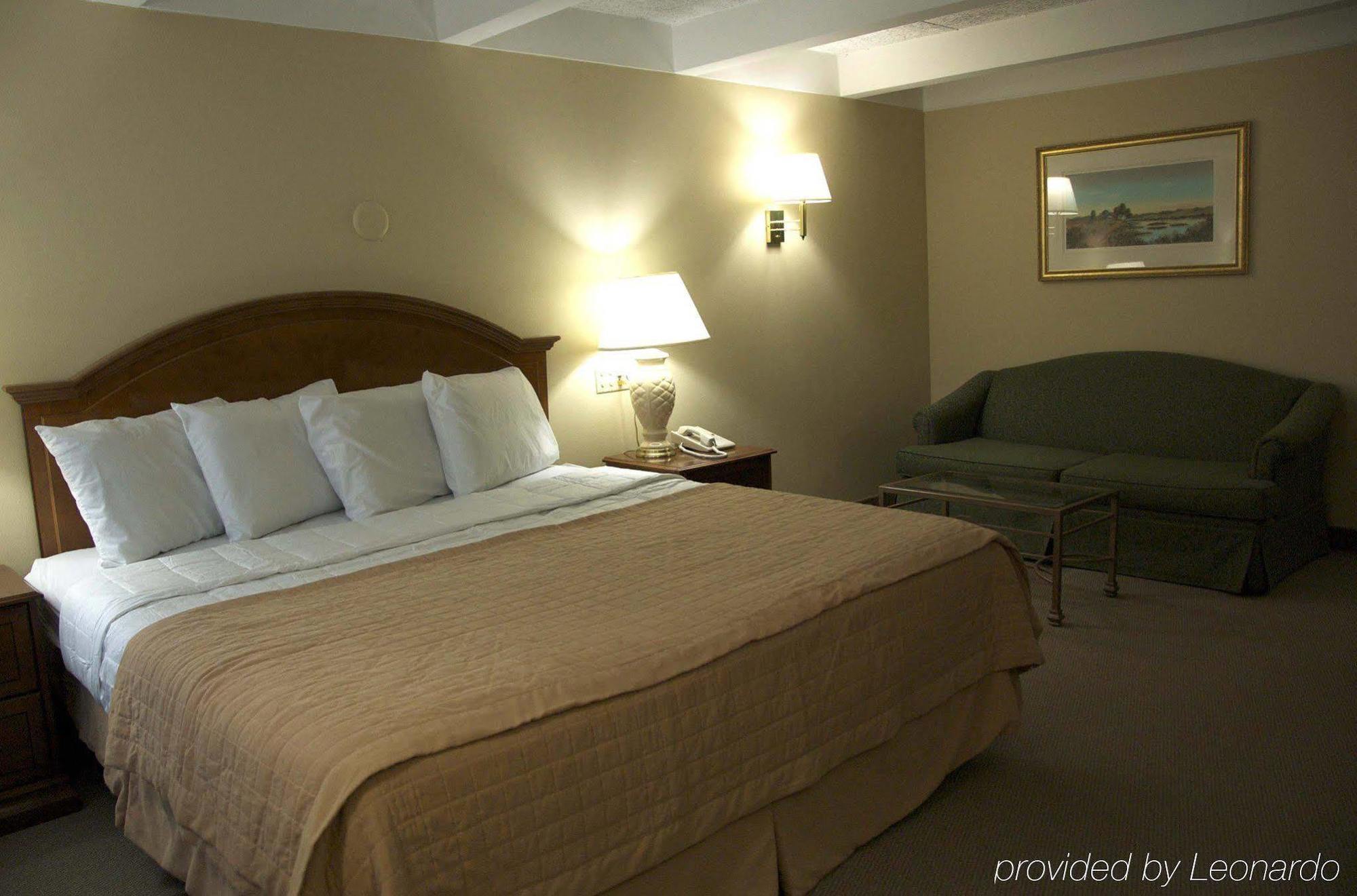 Americas Best Value Inn - Campus View Eau Claire Room photo