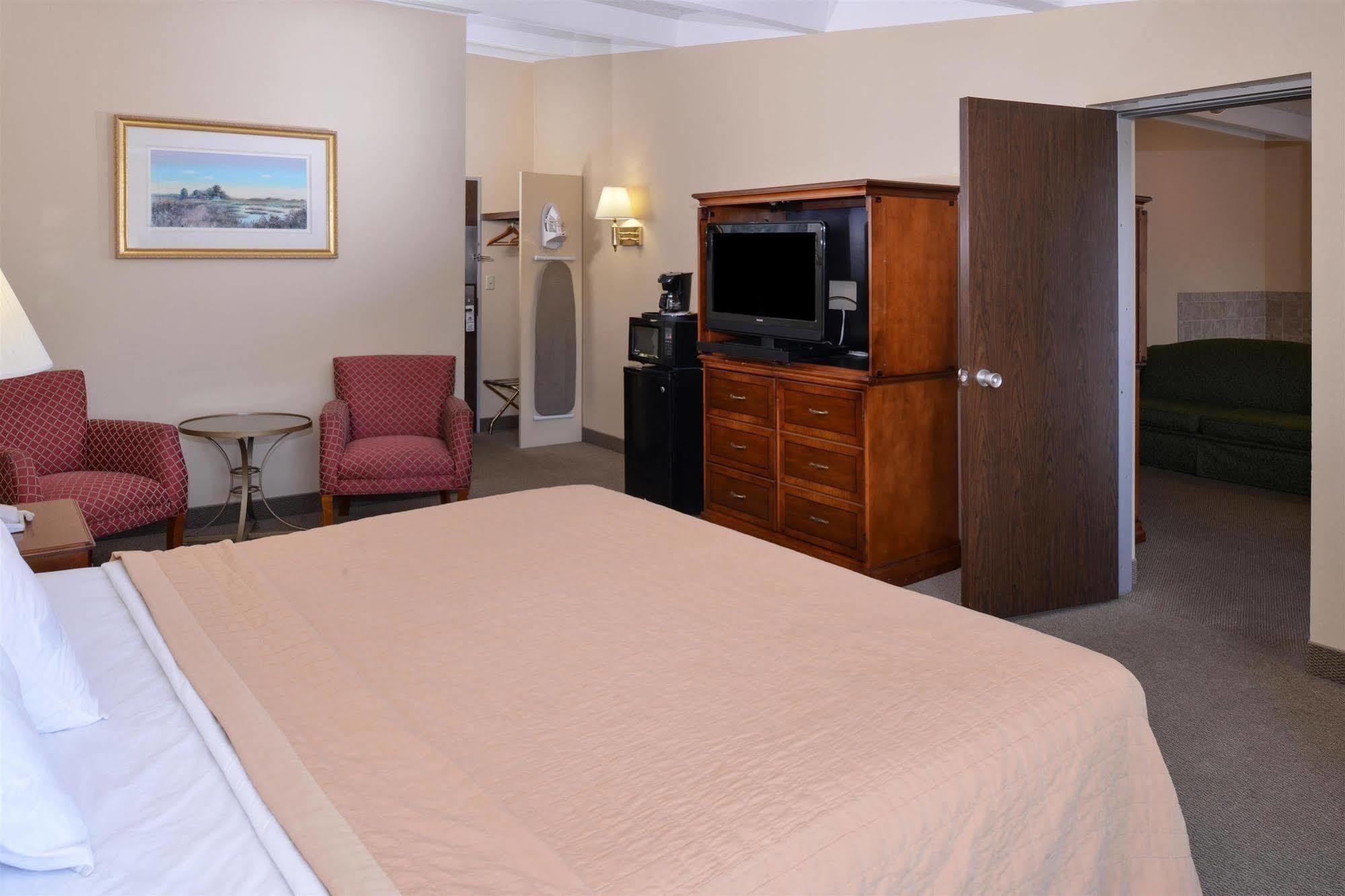 Americas Best Value Inn - Campus View Eau Claire Exterior photo