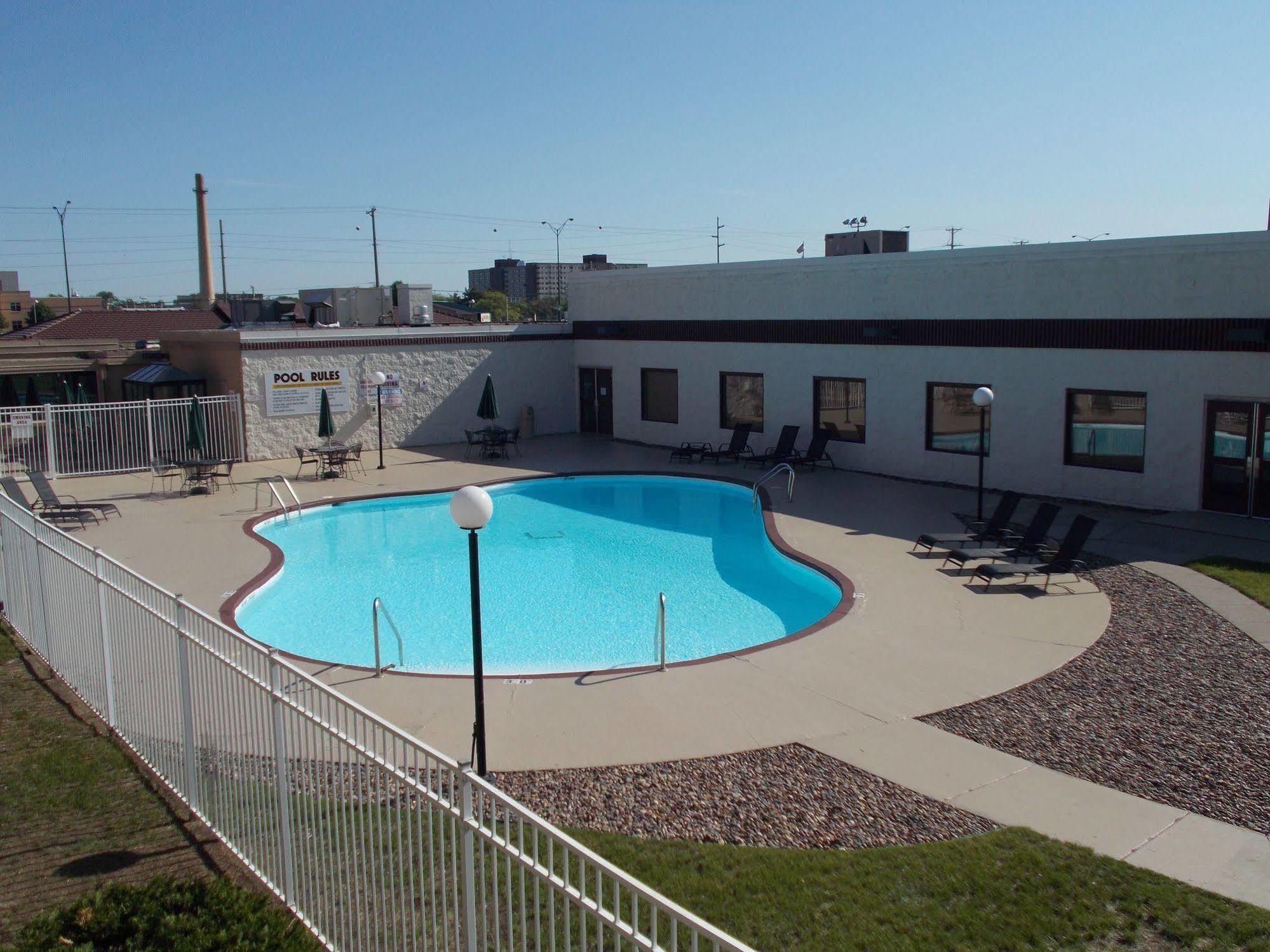Americas Best Value Inn - Campus View Eau Claire Exterior photo