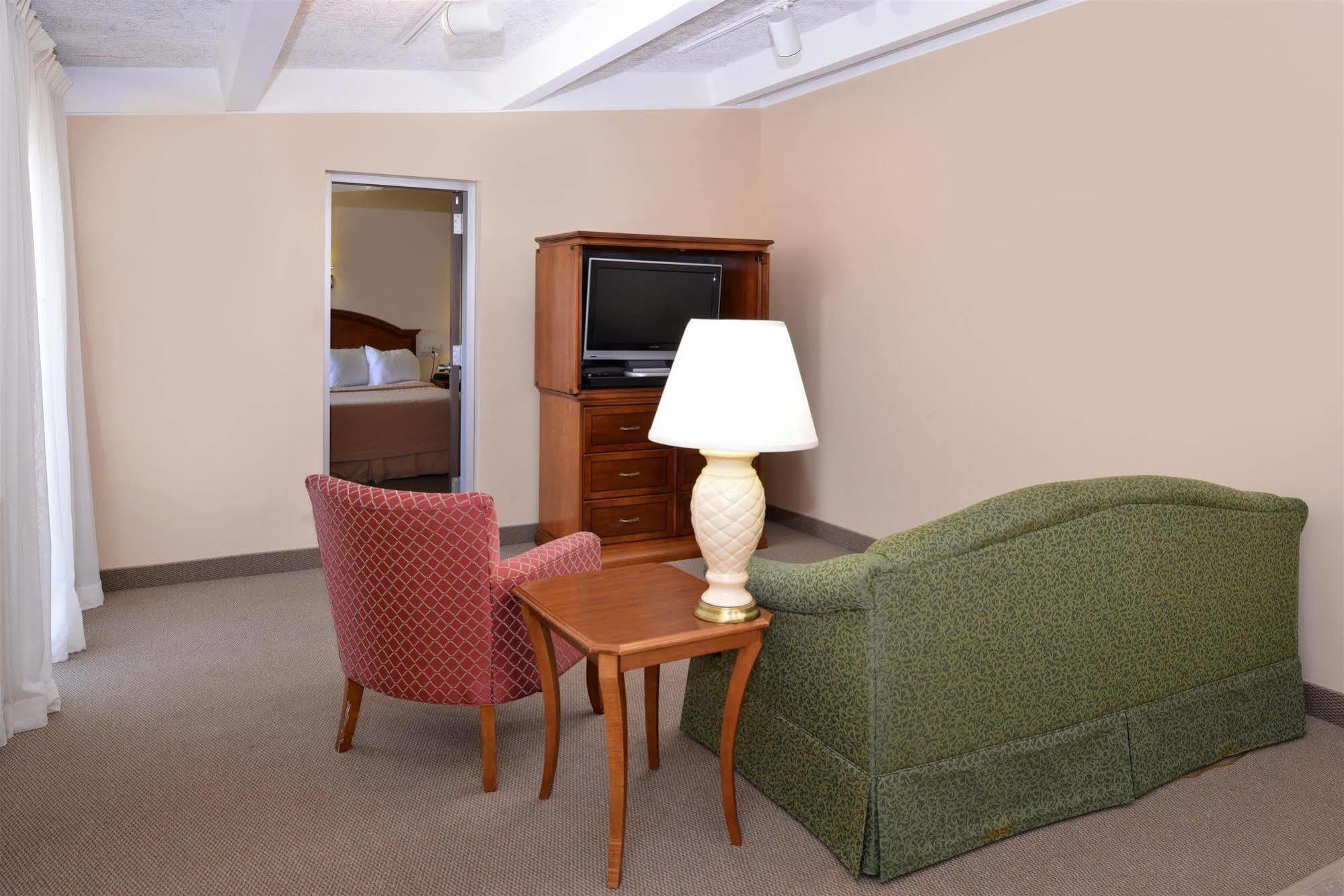 Americas Best Value Inn - Campus View Eau Claire Exterior photo
