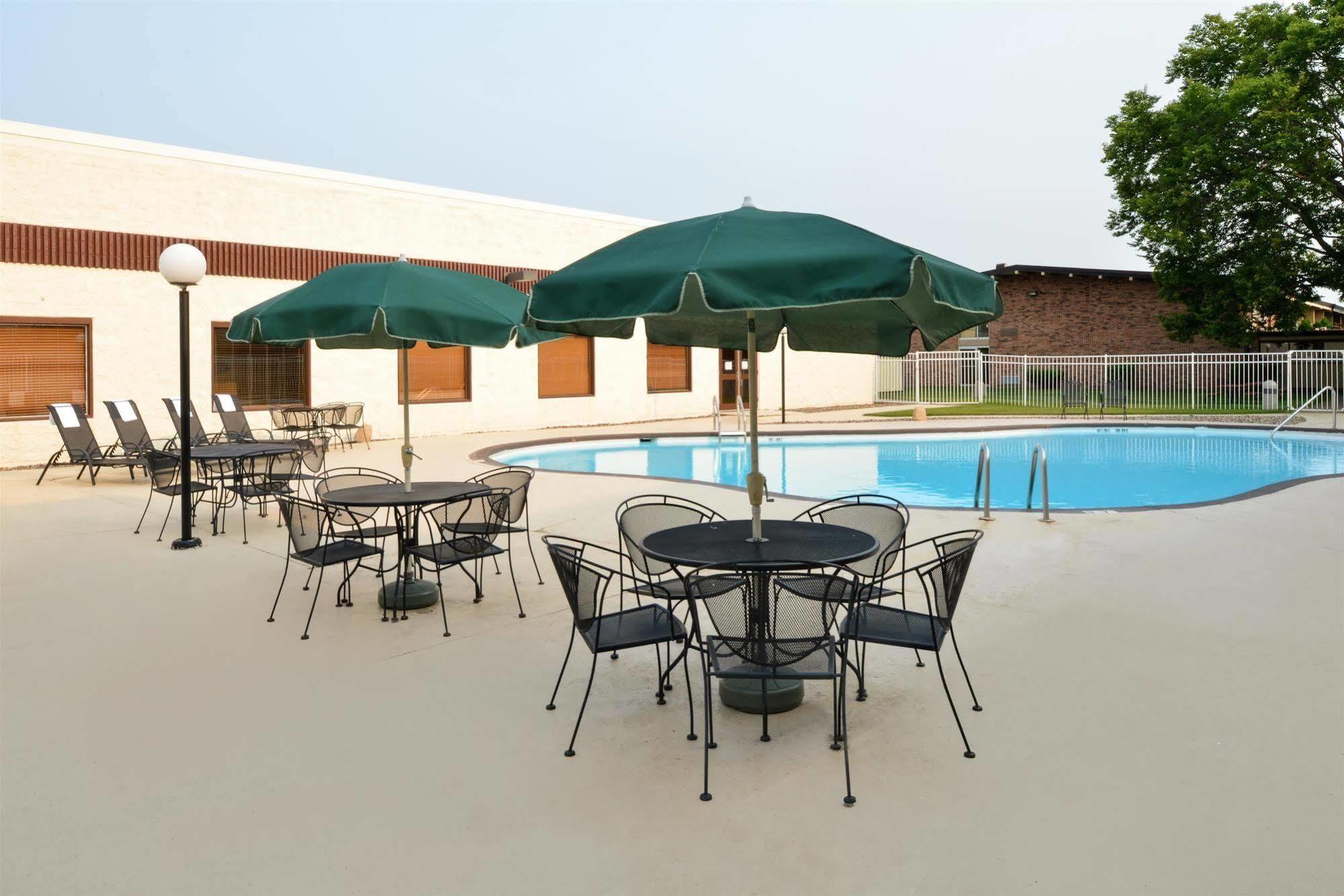 Americas Best Value Inn - Campus View Eau Claire Exterior photo