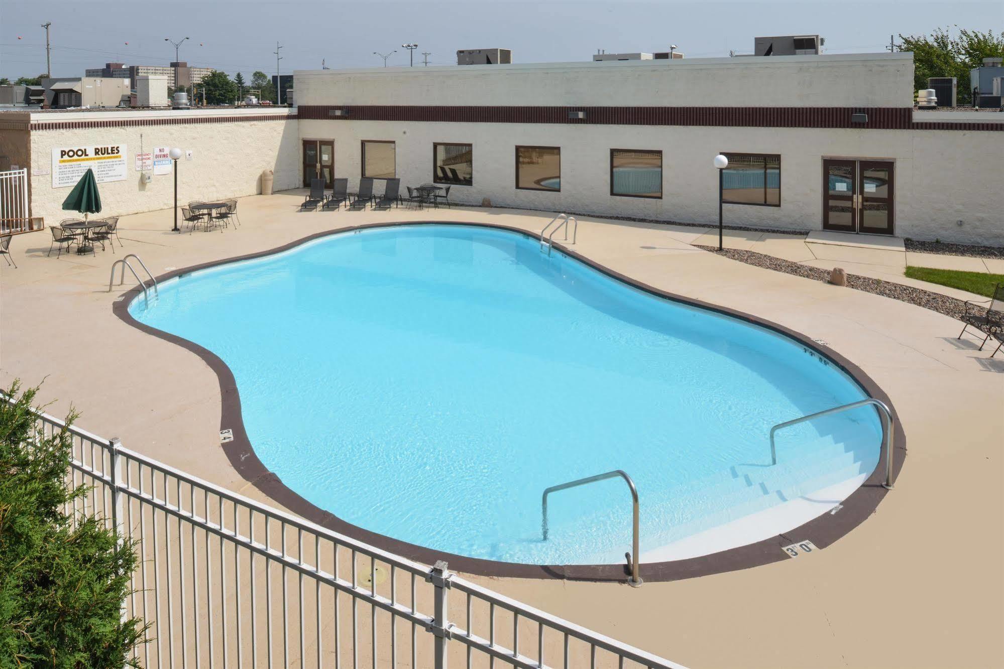 Americas Best Value Inn - Campus View Eau Claire Exterior photo