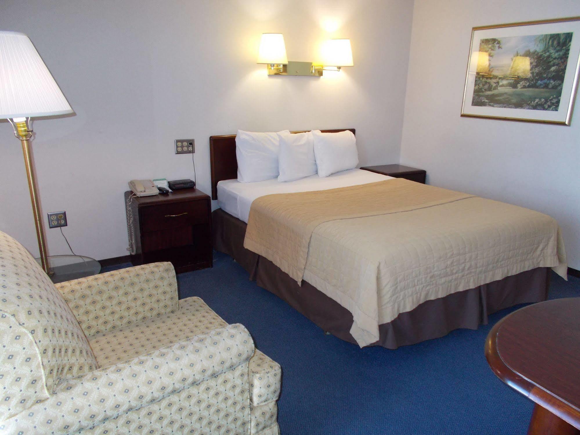 Americas Best Value Inn - Campus View Eau Claire Exterior photo