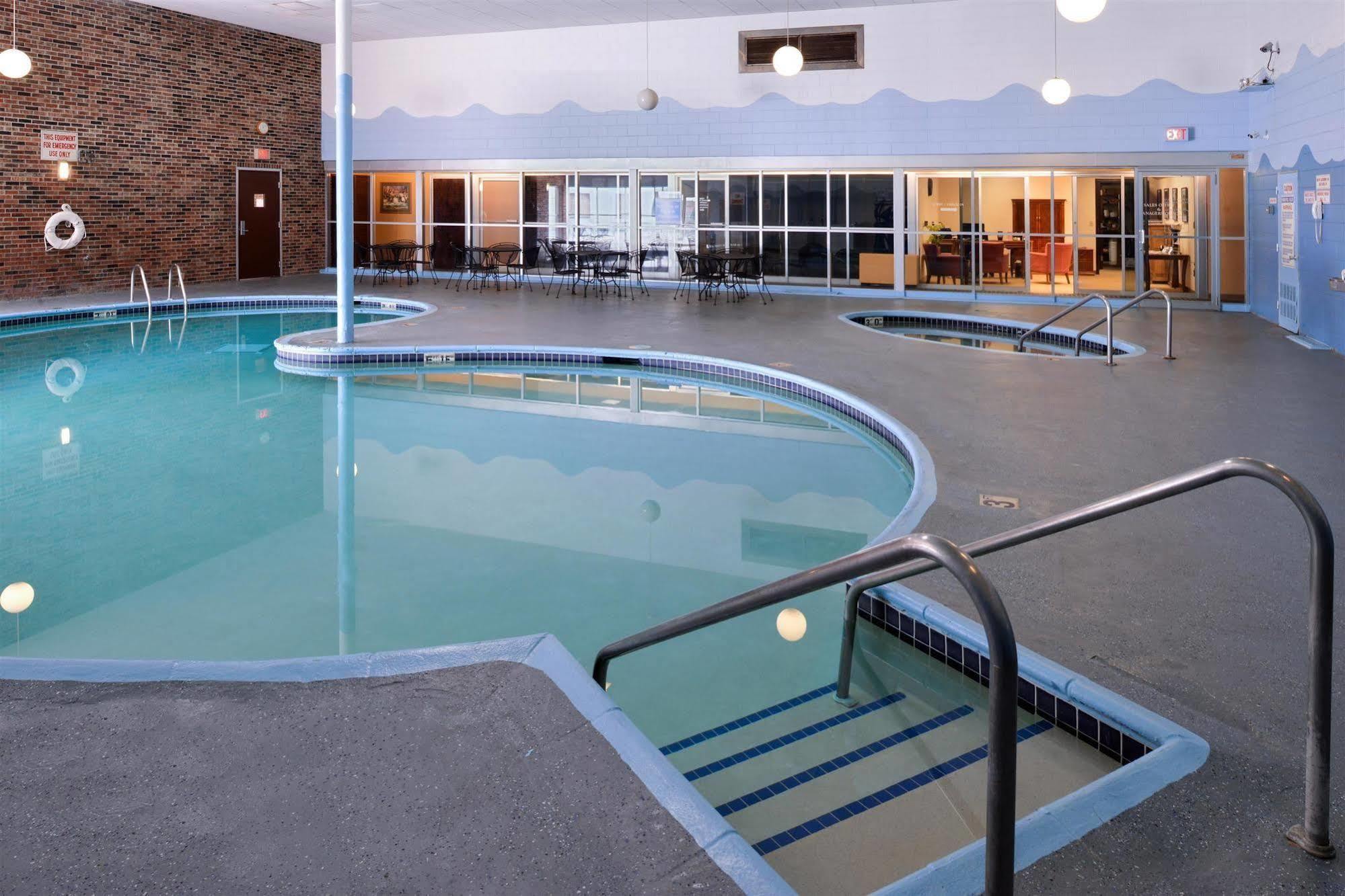 Americas Best Value Inn - Campus View Eau Claire Exterior photo