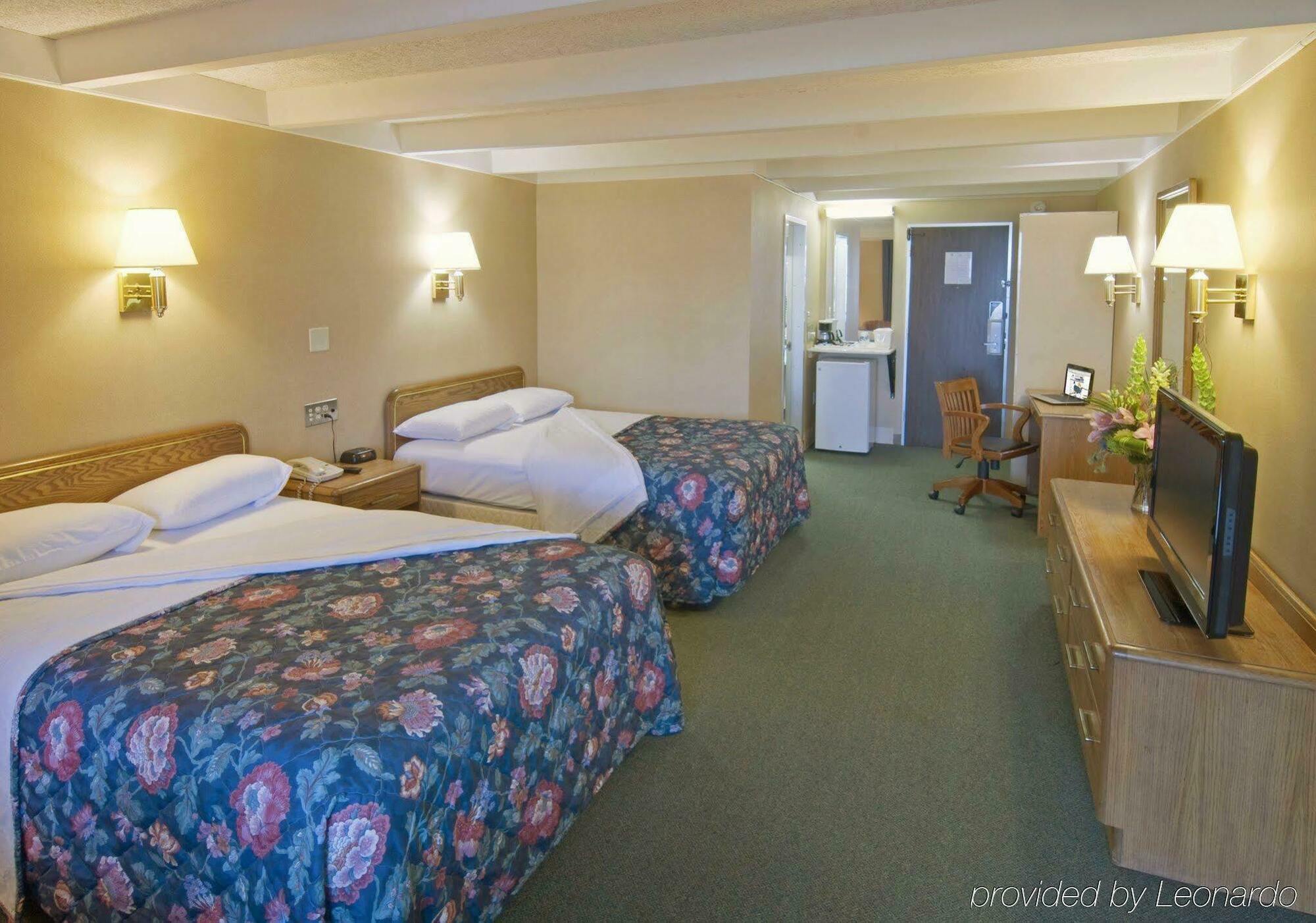 Americas Best Value Inn - Campus View Eau Claire Room photo